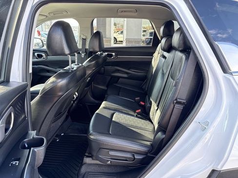 Used 2025 Kia Sorento S image 25
