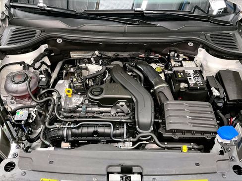 Certified 2025 Volkswagen Taos SE AWD/4WD image 13