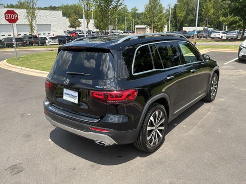 Used 2022 Mercedes-Benz GLB 250 4MATIC image 10