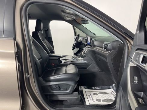 Used 2021 Ford Explorer XLT w/ Equipment Group 202A image 39