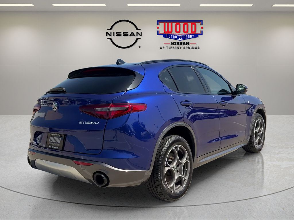 Used 2022 Alfa Romeo Stelvio Ti AWD/4WD image 5