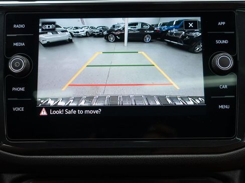 Used 2024 Volkswagen Tiguan SE w/ Panoramic Sunroof Package image 19