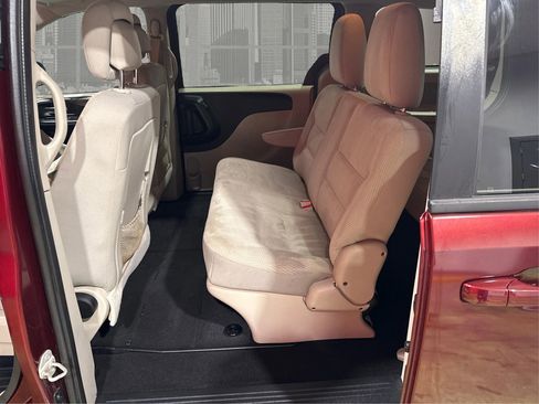 Used 2018 Dodge Grand Caravan SE w/ UConnect Hands-Free Group image 10