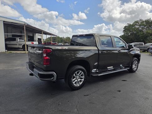 Used 2023 Chevrolet Silverado 1500 LT AWD/4WD image 9
