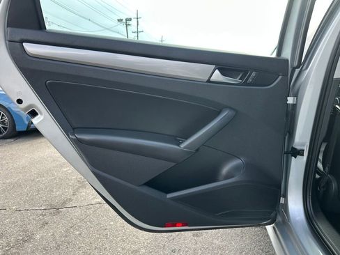 Used 2014 Volkswagen Passat 1.8T Wolfsburg Edition image 20