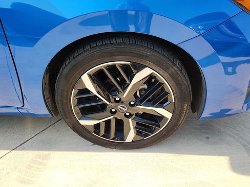 Used 2024 Nissan Versa SR FWD image 7