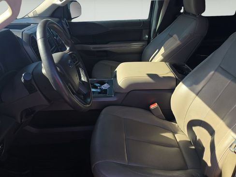 Used 2018 Ford Expedition XLT w/ Equipment Group 201A RWD image 15