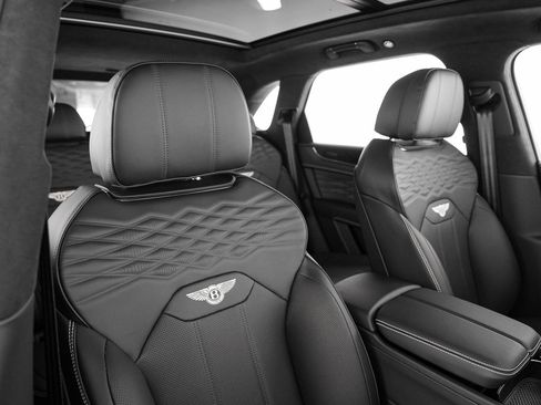 New 2026 Bentley Bentayga AWD/4WD image 32