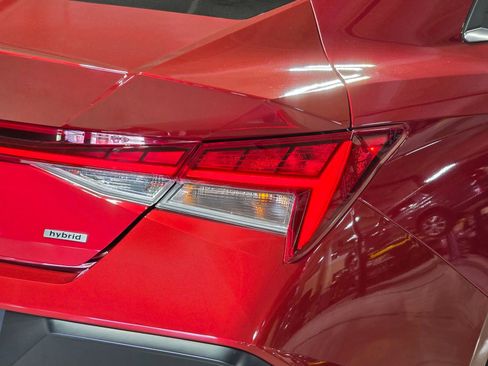 Certified 2025 Hyundai Elantra Limited image 12