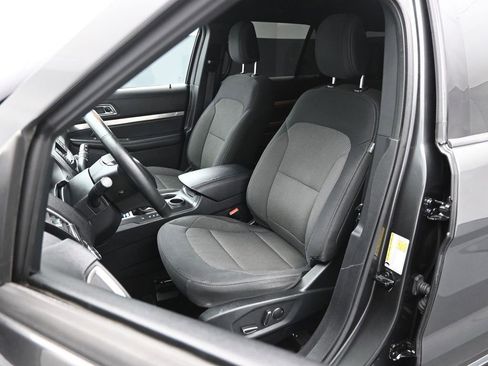 Certified 2018 Ford Explorer XLT image 9