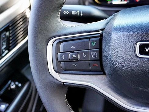 Certified 2025 Jeep Wagoneer Series II image 34