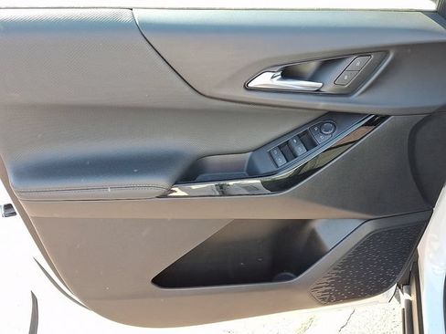 Used 2025 Chevrolet Equinox LT FWD image 9