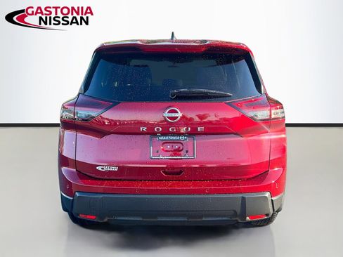 Used 2025 Nissan Rogue S image 7