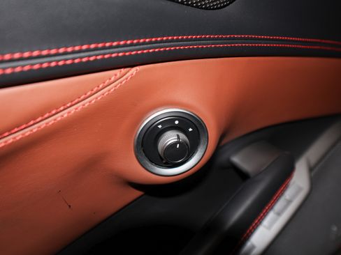 Used 2019 Ferrari Portofino RWD image 21