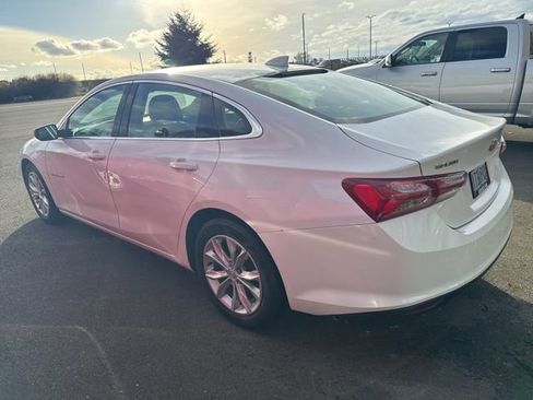 Used 2022 Chevrolet Malibu LT image 2