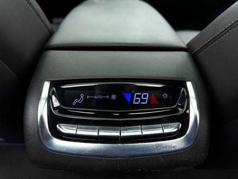 Used 2021 Cadillac XT6 Premium Luxury image 39