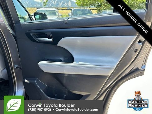Used 2023 Toyota Highlander XLE AWD/4WD image 14