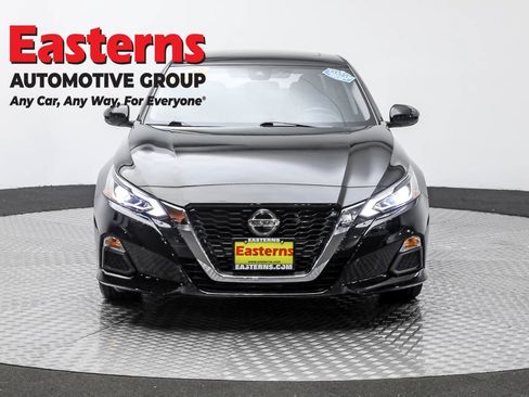 Used 2021 Nissan Altima 2.5 SV w/ SV Premium Package FWD image 2
