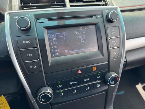 Used 2017 Toyota Camry SE w/ Moonroof Package FWD image 26