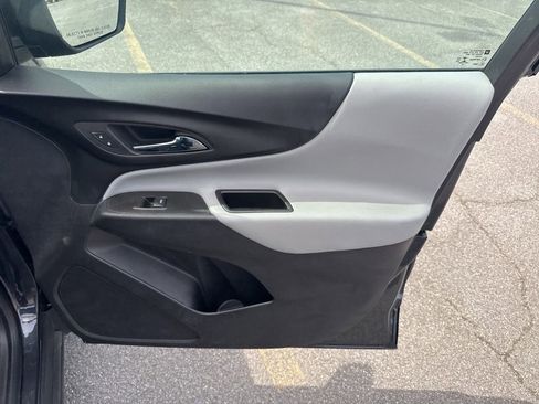 Used 2022 Chevrolet Equinox LS image 11