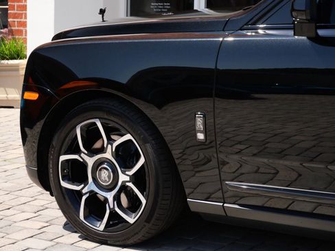 Certified 2022 Rolls-Royce Cullinan Black Badge w/ Dark Exterior Package image 12