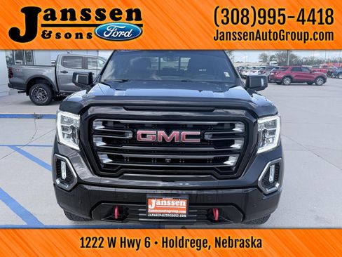 Used 2021 GMC Sierra 1500 AT4 w/ AT4 Value Package AWD/4WD image 3