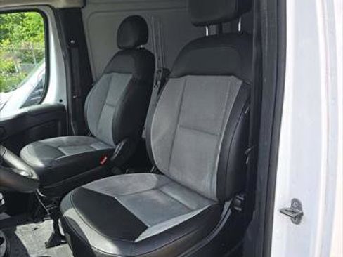 Used 2024 RAM ProMaster 2500 w/ Convenience Group FWD image 7