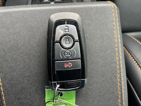 Used 2024 Ford Bronco Badlands image 34