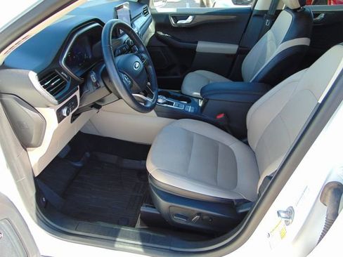 Used 2020 Ford Escape Titanium w/ Titanium Premium Package 2.0 AWD/4WD image 10