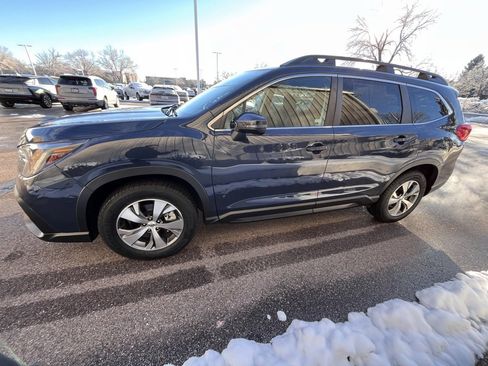 Used 2023 Subaru Ascent Premium w/ Convenience Package image 4