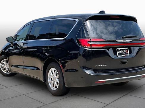 Used 2023 Chrysler Pacifica Touring-L FWD image 12