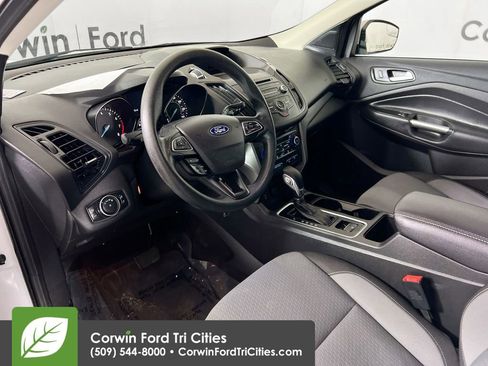 Used 2018 Ford Escape SE image 3