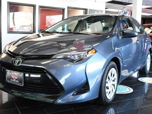 Used 2017 Toyota Corolla LE FWD image 1