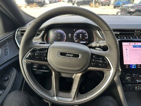 New 2025 Jeep Grand Cherokee Overland image 28