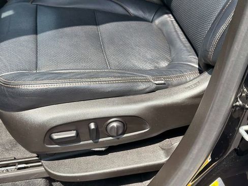 Used 2021 Chevrolet Traverse LT FWD image 23