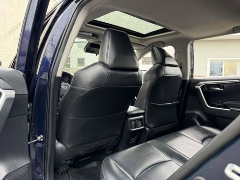 Used 2021 Toyota RAV4 XLE Premium image 24