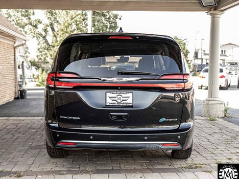 Used 2023 Chrysler Pacifica Touring-L FWD image 10