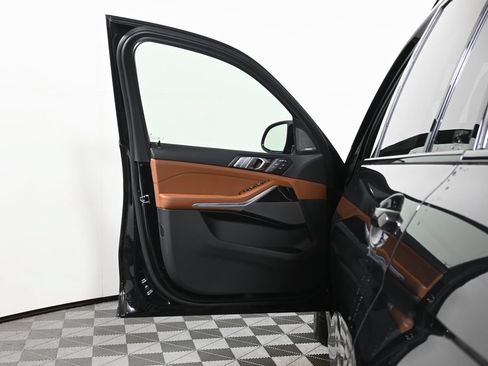 Used 2027 BMW X7 M60i AWD/4WD image 28