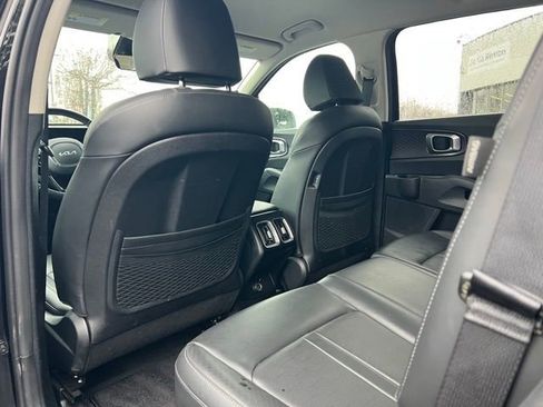 Used 2024 Kia Sorento S image 11
