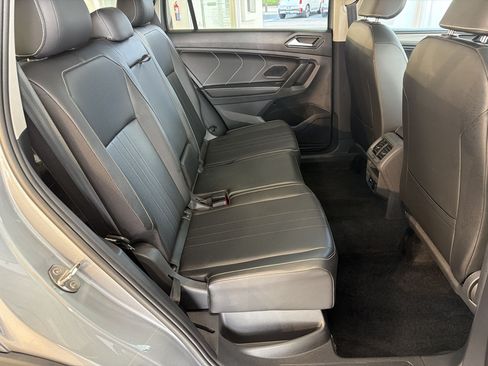 Used 2024 Volkswagen Tiguan SE w/ Panoramic Sunroof Package AWD/4WD image 30