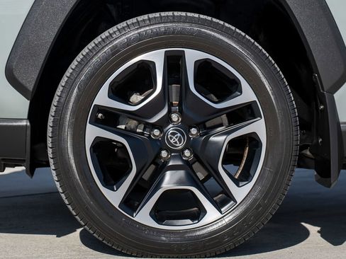 Used 2019 Toyota RAV4 Adventure image 12