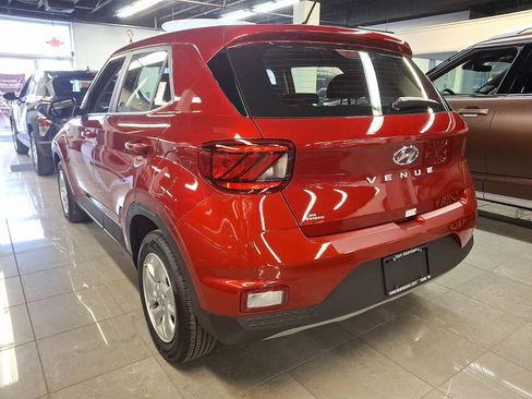 New 2025 Hyundai Venue SE image 4