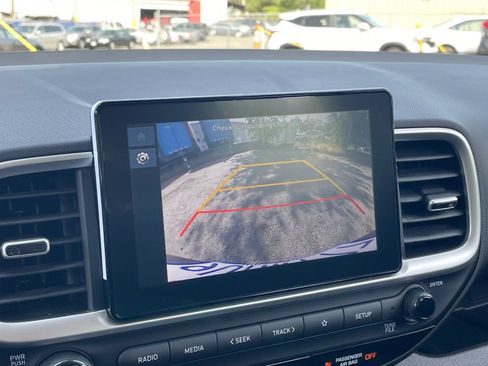 Used 2025 Hyundai Venue SEL FWD image 22