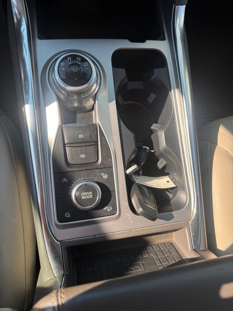 Used 2020 Ford Explorer Platinum w/ Premium Technology Package AWD/4WD image 18