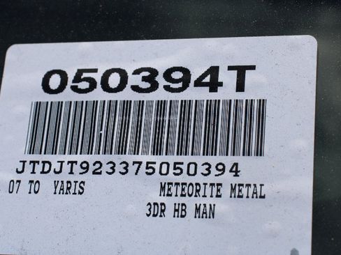 Used 2007 Toyota Yaris Base image 18