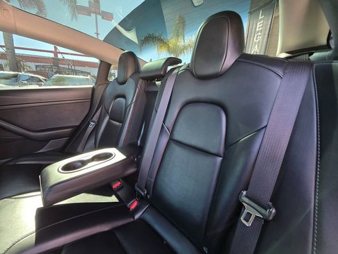 Used 2022 Tesla Model 3 image 25