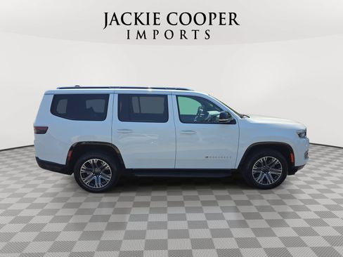 Used 2024 Jeep Wagoneer Series II w/ Flexible Seating Group RWD image 4