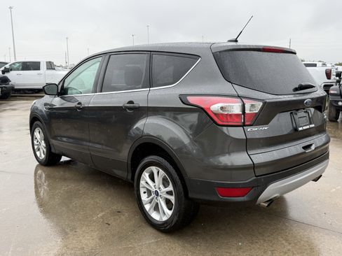 Used 2017 Ford Escape SE FWD image 7