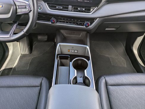 Used 2025 Chevrolet Equinox LT w/ Convenience Package II image 21