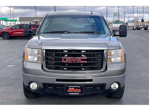 Used 2007 GMC Sierra 2500 SLE w/ Z71 Off-Road Package image 3